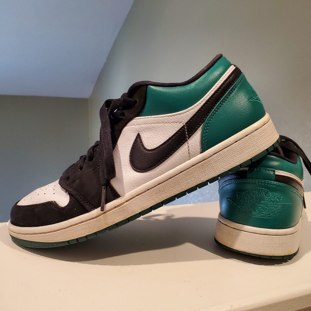 Jordan 1 Low 'Mystic Green' Sz 9.5